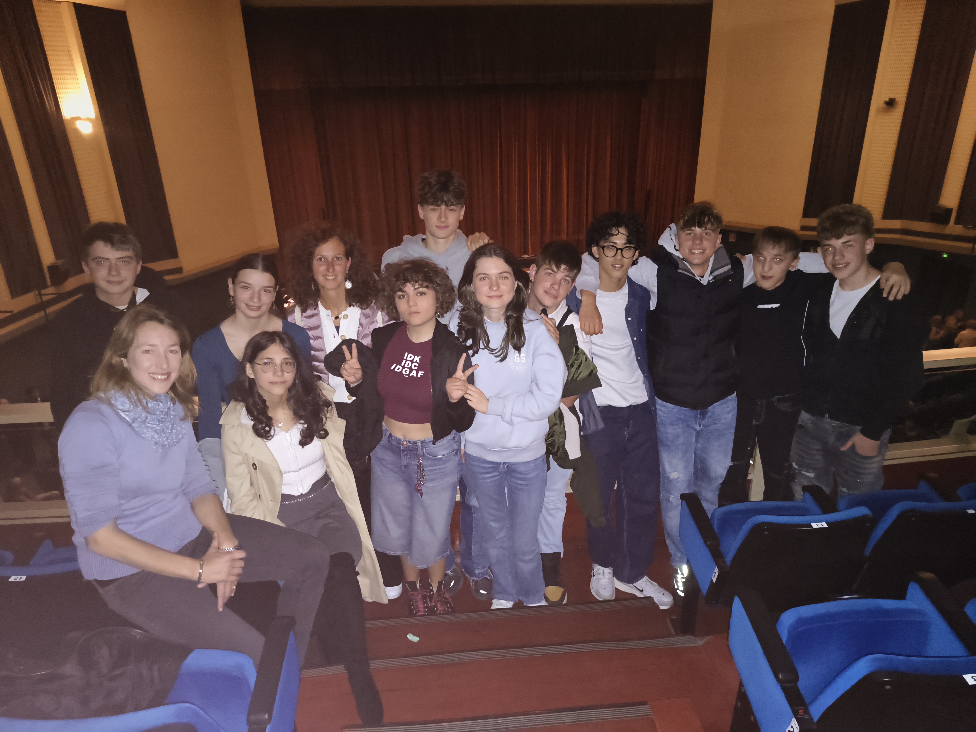 LA LUCE IN FONDO AL TUNNEL, SPETTACOLO TEATRALE DEL CORSO DI TEATRO DELLA SCUOLA